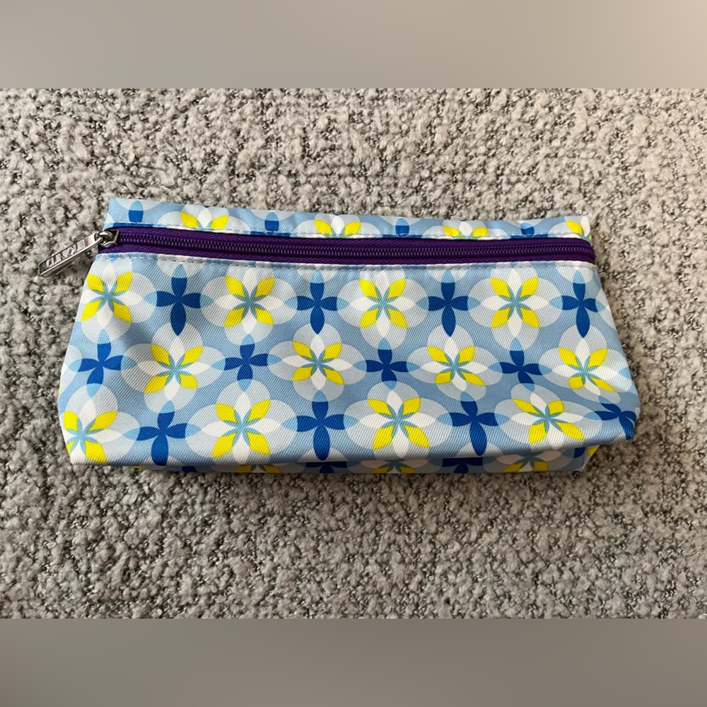 🔴5 for $25🔴 Clinique makeup pouch